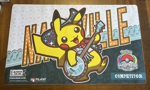 Alfombra de juego oficial Pokemon Pikachu World Championship Nashville Competitor 2018 - Imagen 1 de 2