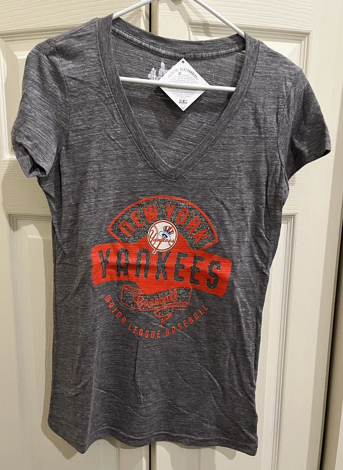 Touch By Alyssa Milano New York Yankees Sparkle  Womens Gray V-Neck T-Shirt S - Image 1 of 1