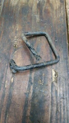 Craftsman Model 917271811 Lawn Tractor Belt Keeper Center 169691 - Image 1 of 4