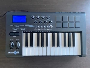 M-Audio AXIOM 25 Semi-Weighted USB MIDI Controller & Keyboard w/- Power Supply - Picture 1 of 9
