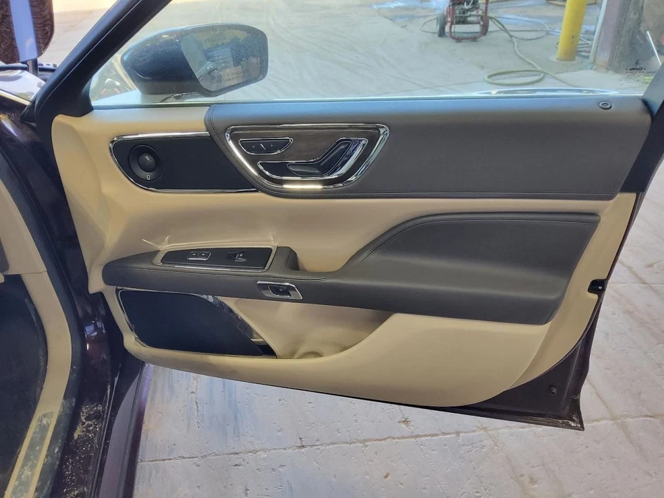 Lincoln Continental 2017 Front Door Trim Panel 341735 - Image 1 of 1