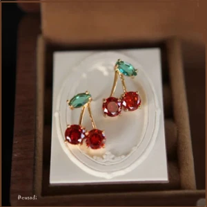 PENDIENTES DE CRISTAL ROJO Y BLANCO DE ORO LAMINADO 0% NÍQUEL - Foto 1 di 4