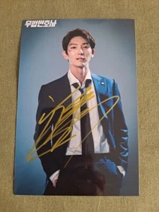 LEE JOON GI Autografiado Firmado Foto Autógrafos Coleccionables 4*6 2022 - Imagen 1 de 4