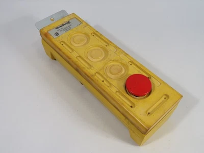 Woodhead 4023ES Estación de 3 Botones con E-Stop 1NO 1NC 250V USADO Foto 1 de 3