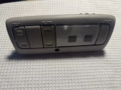 2004 Pontiac Vibe OEM front mounted interior light with sunroof control switch - Image 1 of 4