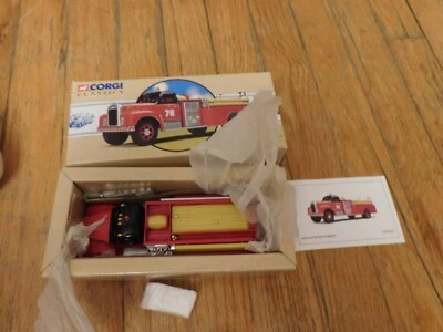 Camión de bomberos Mattel Corgi Classics 98450 Mack serie B Chicago sin usar, en caja original Foto 1 de 2