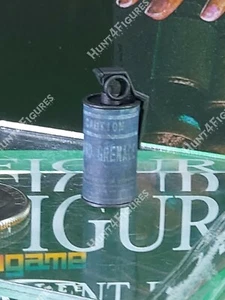 Hot Toys VGM13 Jill Valentine resistant Evil 1/6 action figure's 1 Hand grenade  - Picture 1 of 3