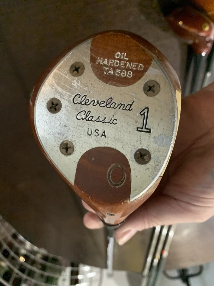 Cleveland Golf  Classic Tour Action TA 588 Persimmon Driver RH Steel Shaft S400 - Image 1 of 4