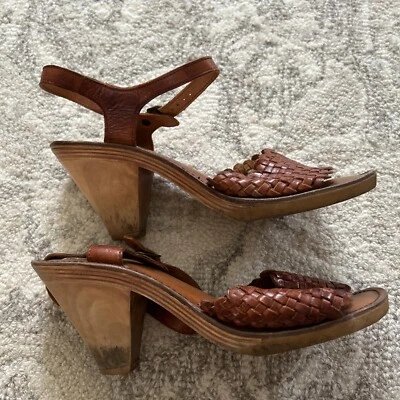 Sandalias de tacón de madera de cuero tejido Capeto’s vintage años 70 hechas en Brasil talla 10M Foto 1 de 4