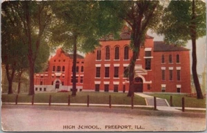 Postal vintage 1908 FREEPORT, Illinois "HIGH SCHOOL" edificio/vista a la calle - Imagen 1 de 2