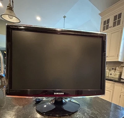 Samsung SyncMaster T220HD 22" LCD HD TV 720p 1680x1050 HDMI Monit- With Remote! - Image 1 of 4
