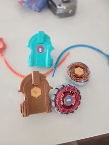 2 Beyblade Wolf Werfer - Bild 1 von 4