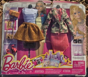 NEU 2014 BARBIE Dreamhouse Fashions Sightseeing-Outfits goldfarbener Rock tarnfarbene Jacke - Bild 1 von 3