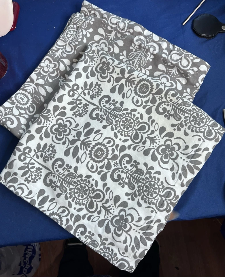 Juego de dos fundas de almohada ikea 20x20 Akerkulla gris blanco floral Foto 1 de 3