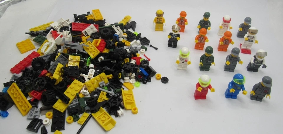 LEGO Lote Minifiguras y Ladrillos Conductores de Carrera Mecánica Piezas Mixtas De Colección Foto 1 de 4