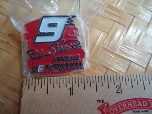 NOS Bill Elliott numero 9 Dodge NASCAR Racing Pin Evernham 2001 rosso nero - Foto 1 di 2
