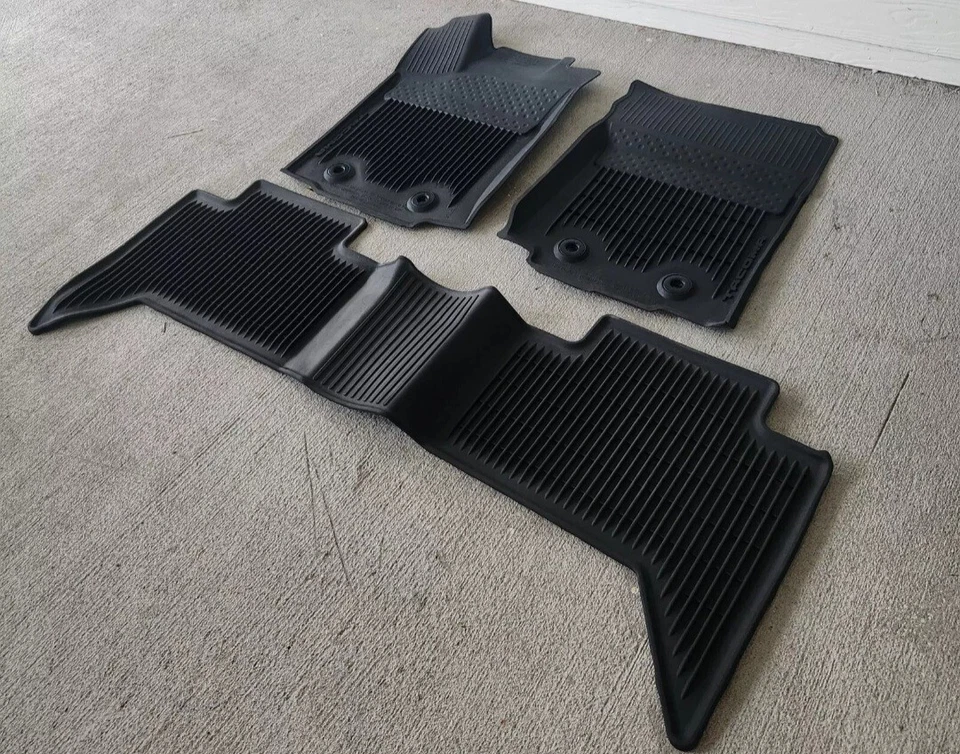 Toyota Tacoma 2018-2023 OEM doble cabina para todo tipo de clima alfombrillas de goma  Foto 1 de 1