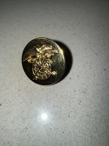 Prendedor de cuello/solapa del Cuerpo de Intendentes del Ejército de los Estados Unidos de la Segunda Guerra Mundial - Imagen 1 de 1