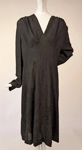 LARGE SIZE VINTAGE 1940’S CREPE DRESS W RAISED FLORAL BROCADE PATTERN - Picture 1 of 9