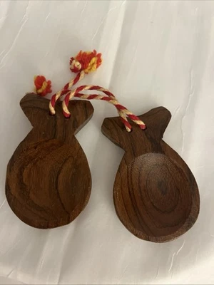 Par de castañuelas de madera talladas a mano de colección, instrumento de música folclórica Foto 1 de 2