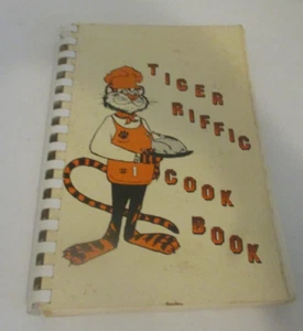 Vintage Tiger Riffic Cookbook 1982 Clemson Tigers 1981 Nat'l champions - Imagen 1 de 7