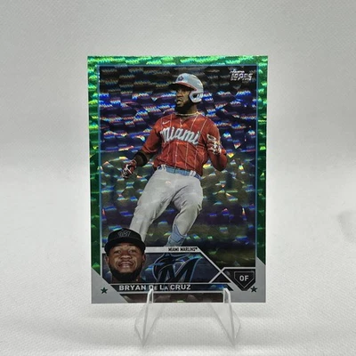 2023 Topps Series 2 - Bryan De La Cruz #599 Green Foil /499 - Image 1 of 3