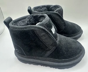 UGG Boots Toddler Size 9 Black Suede Never Worn - Picture 1 of 7
