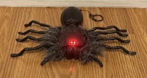 "Visiones de temporada a batería araña ojos iluminados activados por movimiento 5"" X 9""" - Imagen 1 de 7