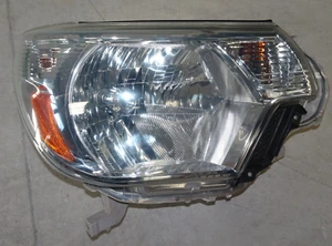 Faro halógeno Toyota Tacoma 2012-2015 OEM (derecha, pasajero) - Imagen 1 de 8