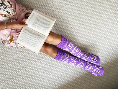 Calcetines de lana tejidos hechos a mano - Calcetines de invierno cálidos, estampados y hasta la rodilla Foto 1 de 4