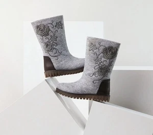 AZURA NEHAL Woman’s Mid Calf Boot Floral Embroidered Fleece lined EU 37 US 6.5 - Picture 1 of 11