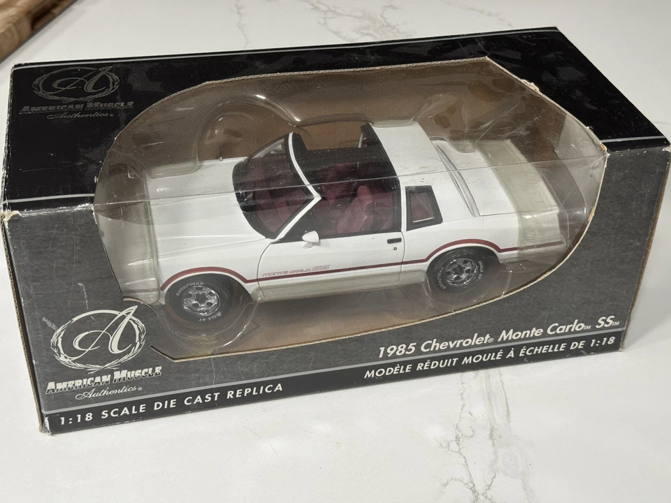 Chevy Monte Carlo SS American Muscle Authentics 1985 con T-tops blanco 1:18 ertl Foto 1 de 4