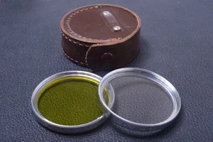 ✅ B & W SCHNEIDER YELLOW & UV 49MM FILTER GENUINE LENS SCREW IN W/ CASE 35-1 - Picture 1 of 2