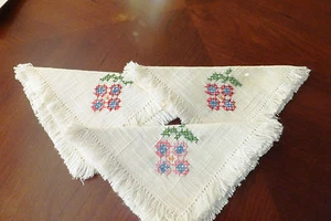 Vintage lot 3 hand embroidered cross stitched linnen handkerchiefs napkins doily - Picture 1 of 4