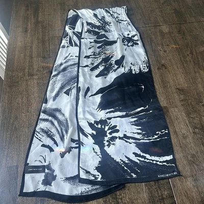 Jones New York 100% Seda Bufanda Blanco y Negro Diseño Floral Dobladillo Enrollado Foto 1 de 3