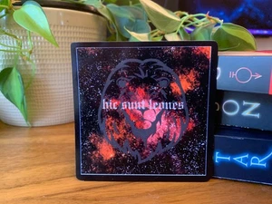 Pegatina de vinilo inspirada en Red Rising - Hic Sunt Leones - Imagen 1 de 7