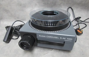 A GOOD WORKING KODAK S-AV 1000 SLIDE PROJECTOR + REMOTE & CAROUSEL *RE OILED* - Picture 1 of 21