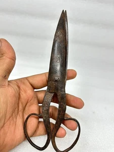 Oldtimer Eisen handgeschmiedet Schere alter Eisenanhänger Stoff Schneideanhänger Werkzeug - Bild 1 von 5