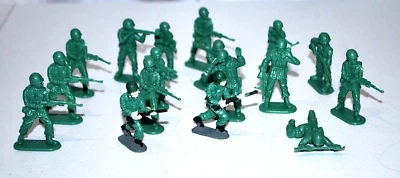 World War II Plastic 2 1/2" Green American Army Men Soldier Figures lot of 17 - Image 1 of 4