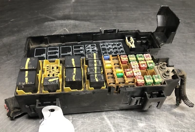2002-2004 Jeep Liberty Engine Bay Fuse Box Relay Center - Image 1 of 4