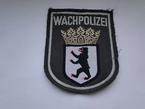 Polizei-Aufnäher Wachpolizei Berlin ca 8 x 9,5 cm in grau alt - Bild 1 von 1