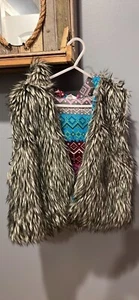 Girls Furry Vest Size 10/12 - Picture 1 of 2