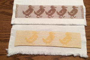 2 Vintage Huck Towels Hand Weave Embroidered Ducks Yellow Brown - Picture 1 of 4