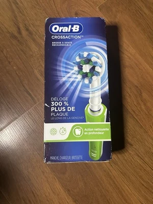 Oral-B Pro 1000 CrossAction Rechargeable Electric Toothbrush - Green - Image 1 of 4