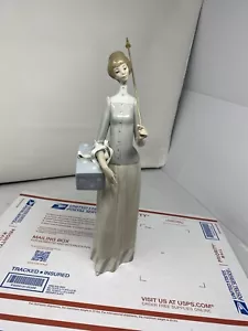 Lladro. 4700. THE DRESSMAKER. Collectible Vintage Figure - Picture 1 of 7