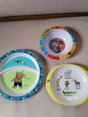3 Teile Kindergeschirr - verschiedene Formen u. Motive - bunt - Kunststoff - Bild 1 von 4