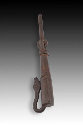 Wrought iron doorknocker with snake. Spain, 17th century Cover
