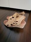 Maurices Womens Wedge Sandals Size 7 Tan