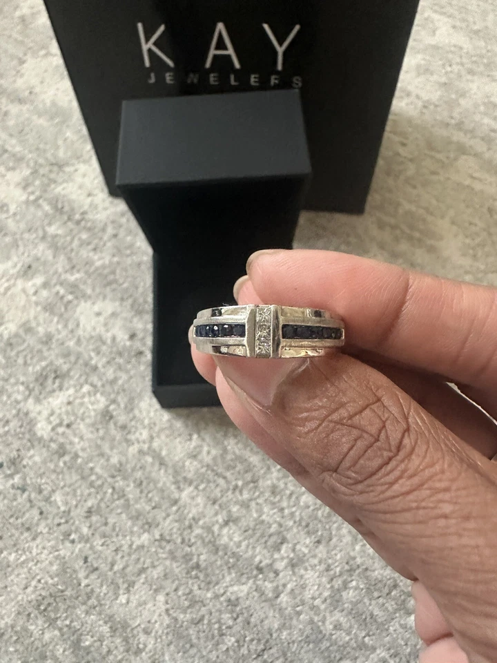 Impresionante alianza de boda de compromiso de platino con diamantes y zafiros azules para hombre talla 10 Foto 1 de 4