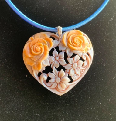 shell cameo pendant  hand inlaid made in italy heart elegant woman flowers - Image 1 of 4